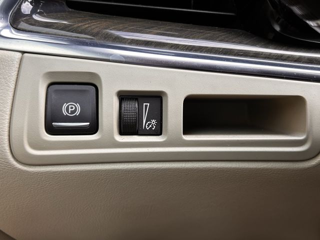 Used 2018 Dark Granite Metallic CADILLAC Base image 26