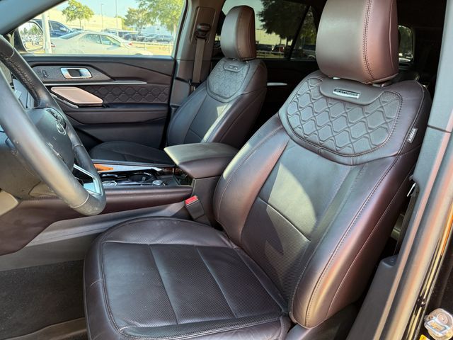 Used 2025 Agate Black Metallic Ford Platinum image 24