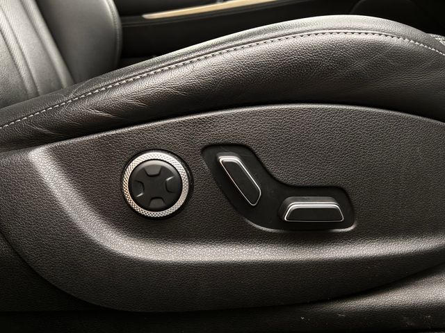 Used 2024 White Genesis 2.5T image 30