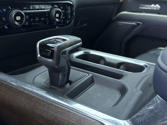 Used 2023 Iridescent Pearl Tricoat Chevrolet High Country image 17