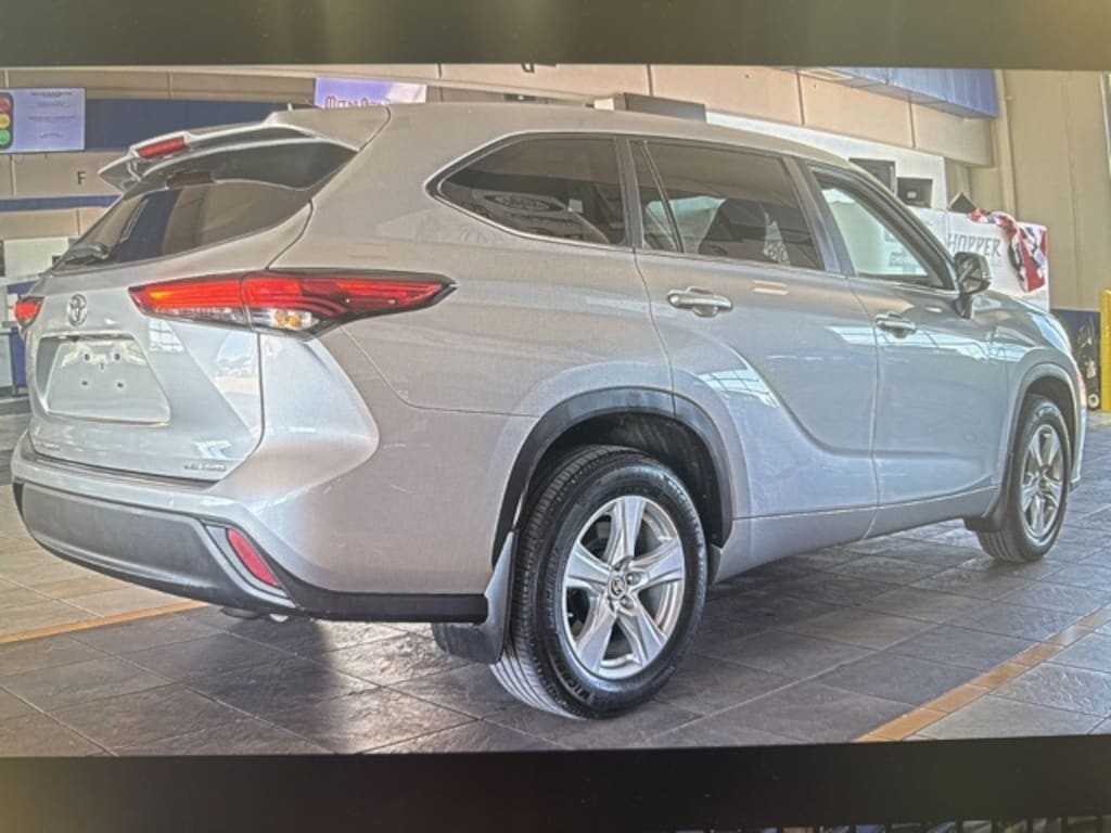 Used 2023 Toyota Highlander LE SUV