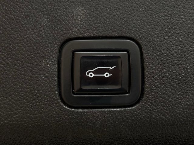 Used 2021 White Frost Tricoat GMC SLT image 37