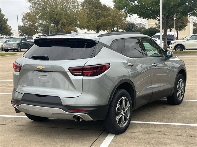 2023 Chevrolet Blazer 2LT photo 2