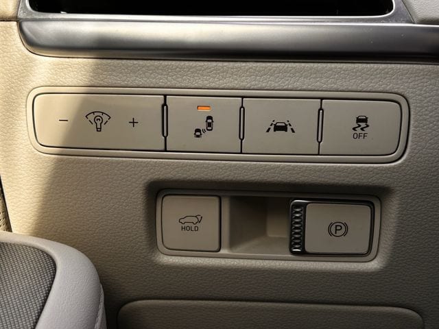 Used 2021 Hyper White Hyundai Calligraphy image 27