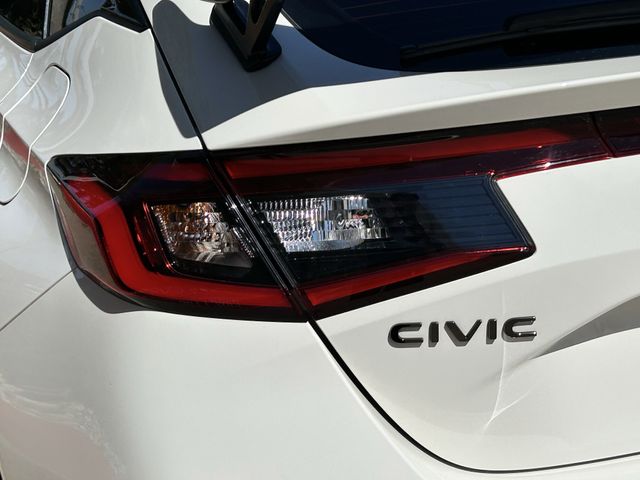 Used 2023 Championship White Honda  image 7