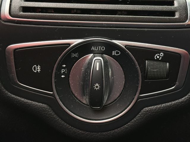 Used 2020 Polar White Mercedes-Benz C 300 image 21