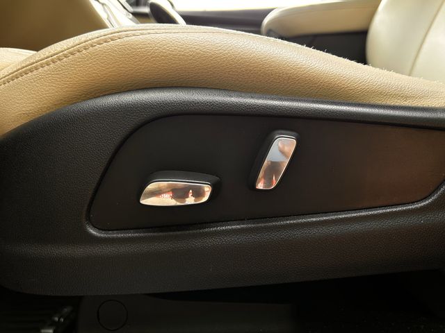 Used 2018 Dark Granite Metallic CADILLAC Base image 30