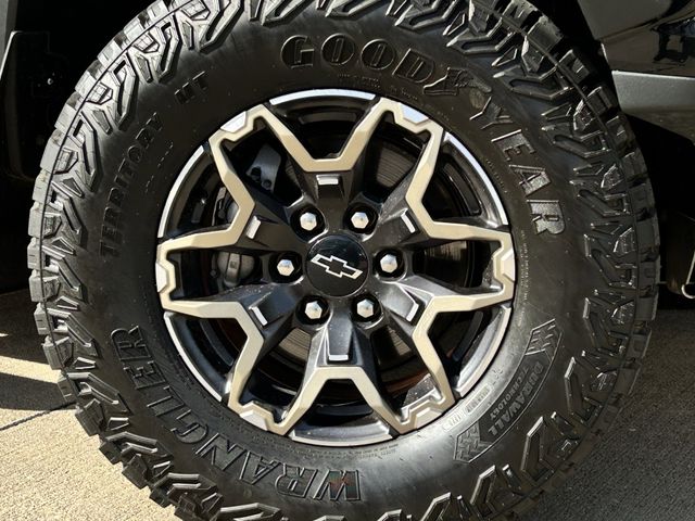 Used 2023 Black Chevrolet ZR2 image 11