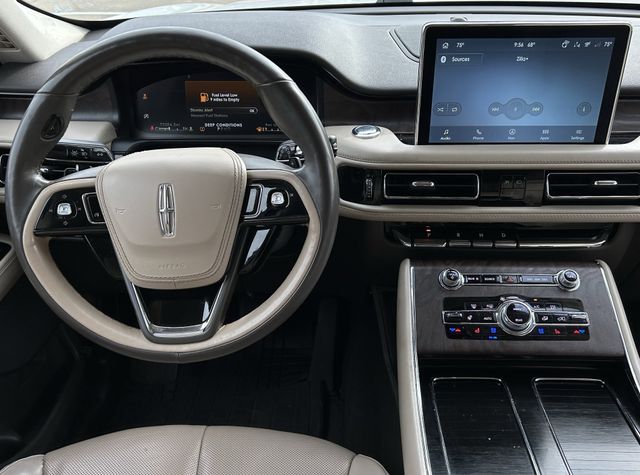 Used 2021 Pristine White Lincoln Reserve image 12