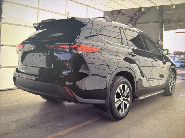 2022 Toyota Highlander XLE photo 4