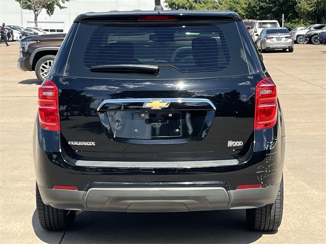 2017 Chevrolet Equinox LS photo 3