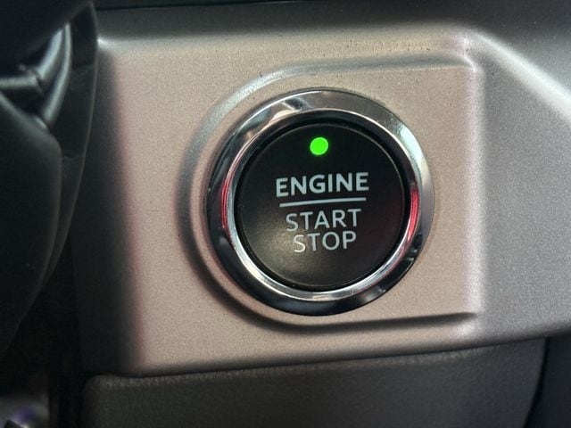 Used 2023 Agate Black Metallic Ford XLT image 20