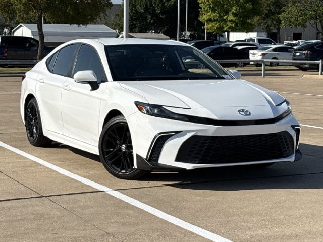 Used 2026 Ice Cap Toyota SE image 2