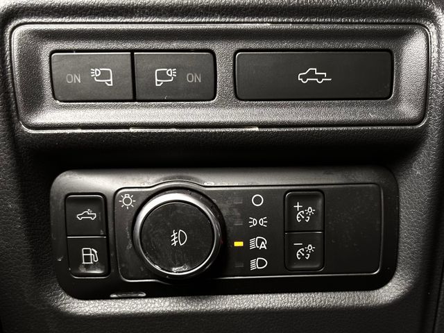 Used 2022 Star White Metallic Tri-Coat Ford Lariat image 24