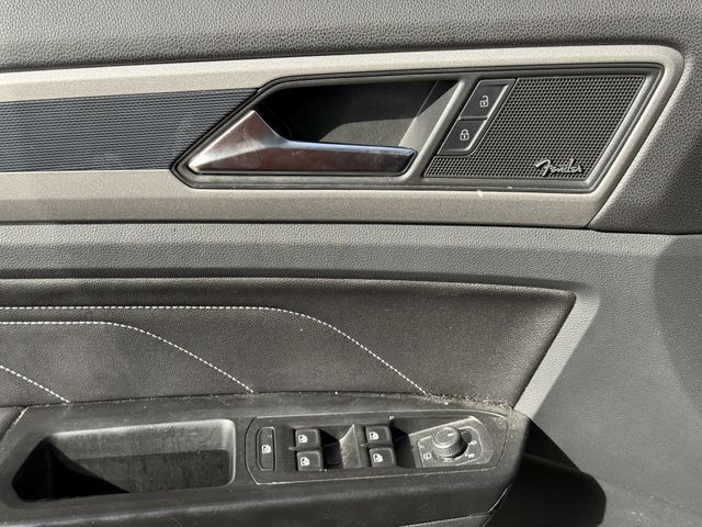 Used 2020 Pure Gray Volkswagen 3.6L V6 SEL Premium image 22