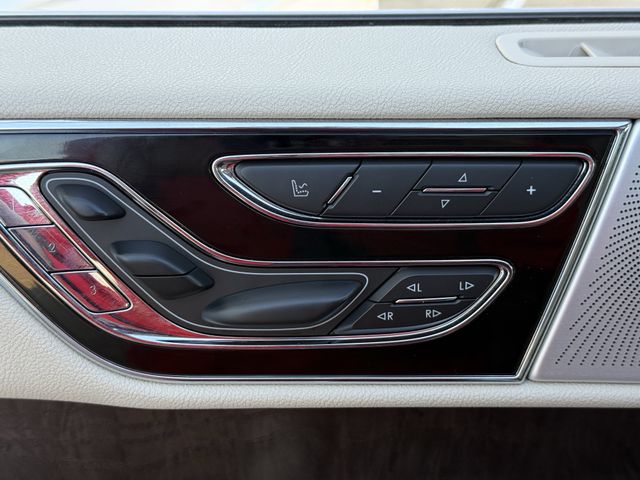 Used 2021 Pristine White Lincoln Reserve image 25