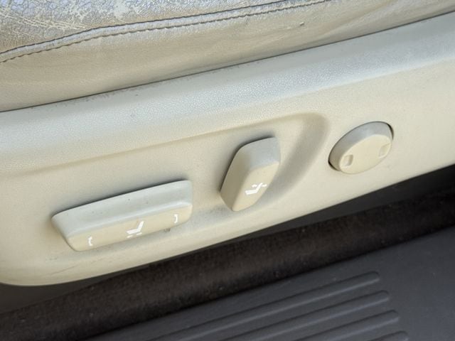 Used 2013 Starfire Pearl Lexus 460 Premium image 27