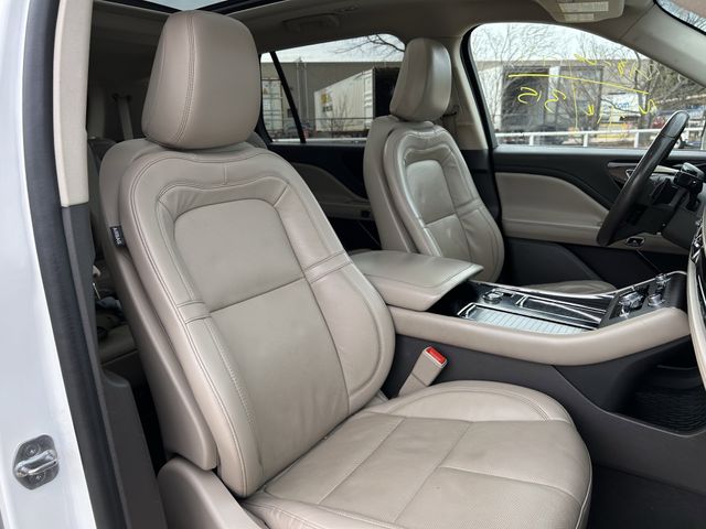 Used 2021 Pristine White Lincoln Reserve image 29