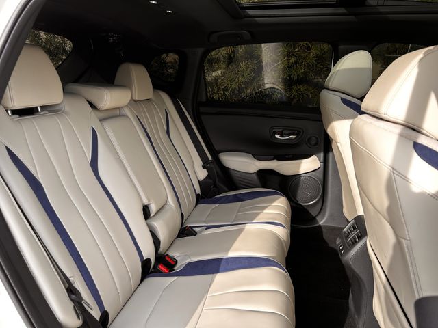 Used 2025 Platinum White Pearl Acura A-Spec Package image 30