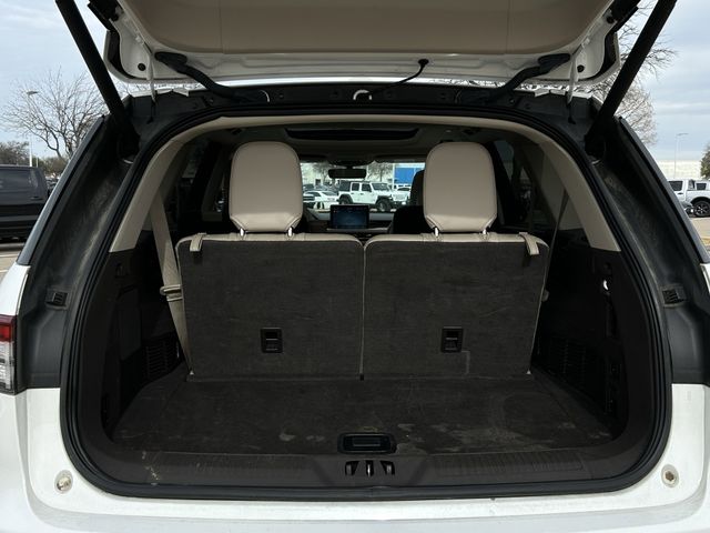 Used 2021 Pristine White Lincoln Reserve image 35