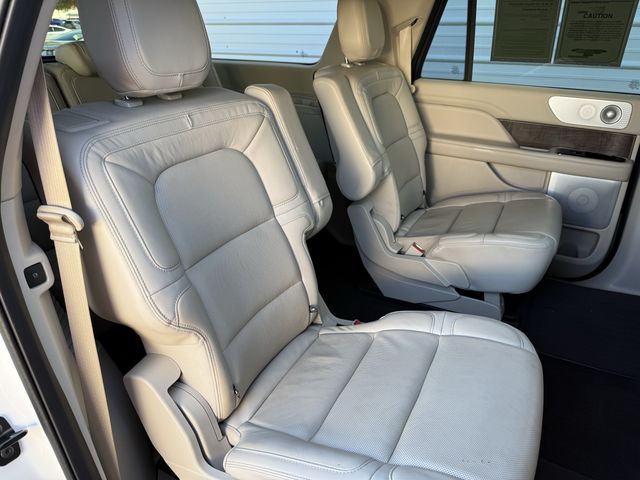 Used 2021 Pristine White Lincoln Reserve image 28