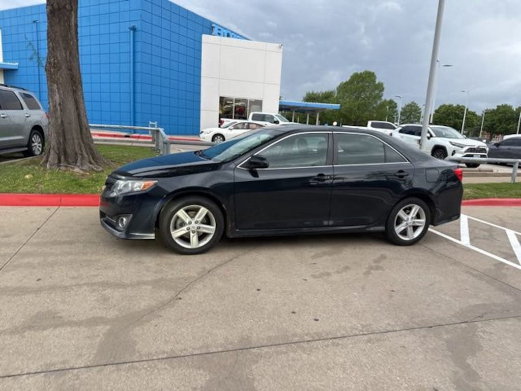 Used 2012 Toyota Camry SE Sedan