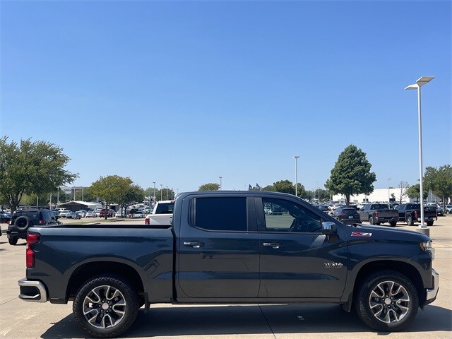 2019 Chevrolet Silverado 1500 LT photo 2