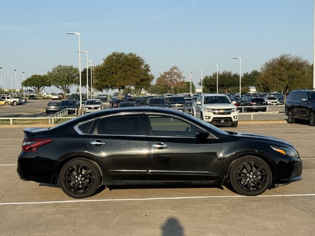 Used 2017 Super Black Nissan 2.5 SR image 3