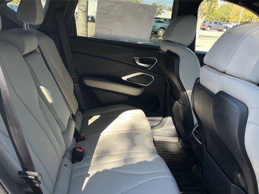 New 2026 Platinum White Pearl Acura SH-AWD image 31