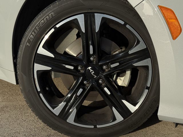 Used 2024 Wolf Gray Kia GT-Line image 9