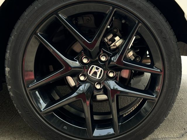 Used 2024 Platinum White Pearl Honda Sport image 11