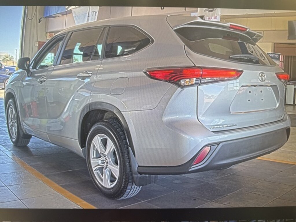Used 2023 Toyota Highlander LE SUV