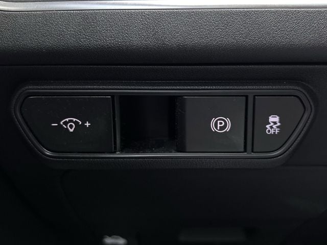 Used 2025 Snow White Pearl Kia EX image 23