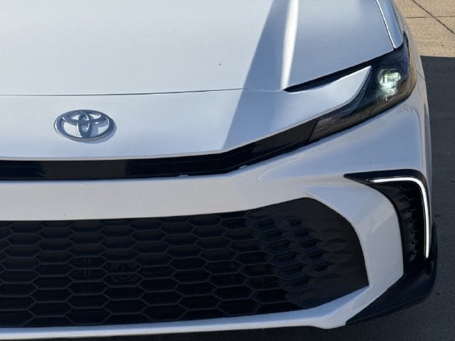 Used 2026 Ice Cap Toyota SE image 8