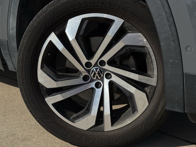 Used 2020 Pure Gray Volkswagen 3.6L V6 SEL Premium image 9