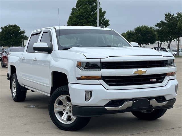 Used 2018 Chevrolet Silverado 1500 LT with VIN 3GCUKREC7JG477590 for sale in Arlington, TX