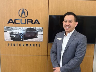 Staff member Mike Luong from ID_b77d98c29de2