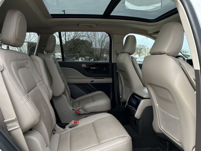 Used 2021 Pristine White Lincoln Reserve image 31