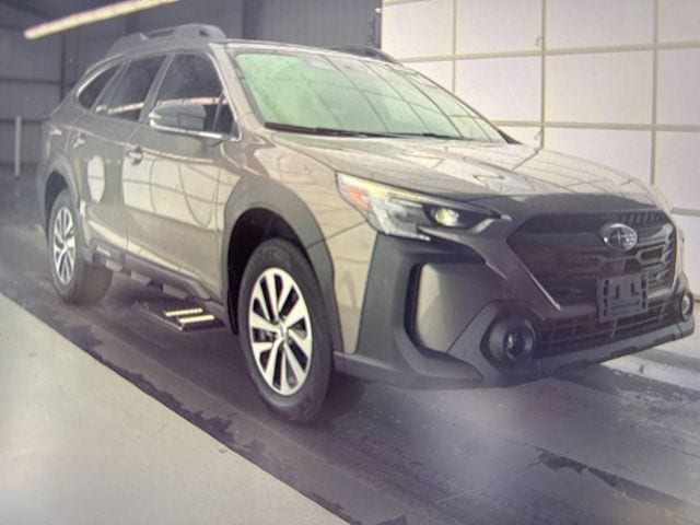 2024 Subaru Outback Premium's photo