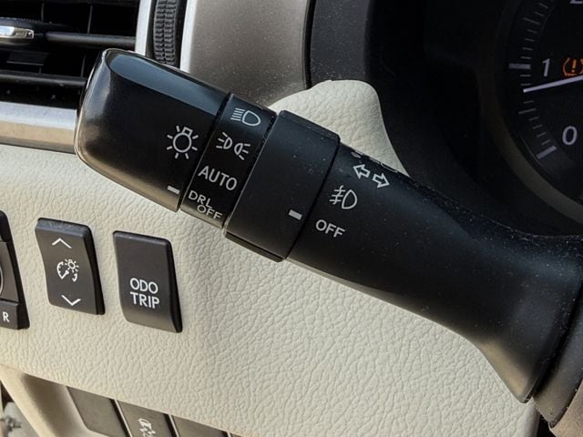 Used 2013 Starfire Pearl Lexus 460 Premium image 23