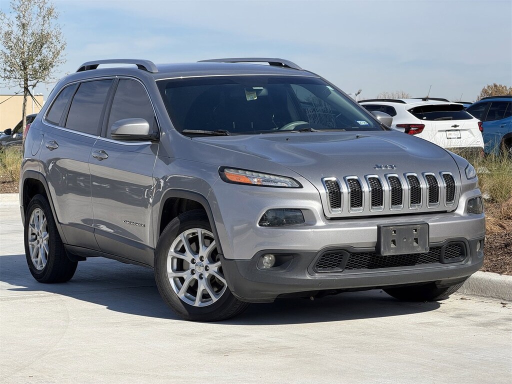 Used 2017 Jeep Cherokee Latitude SUV