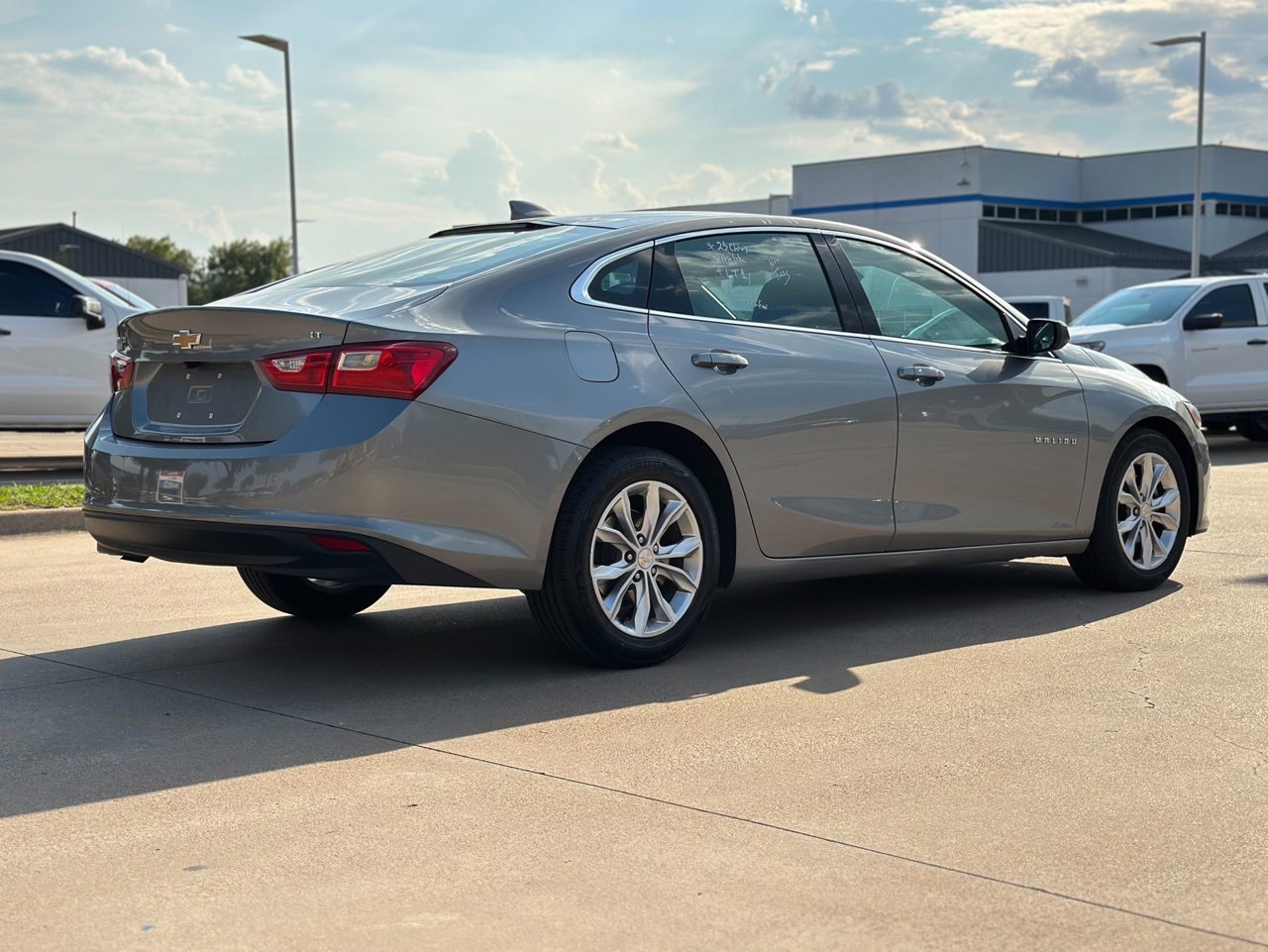 2023 Chevrolet Malibu 1LT photo 2