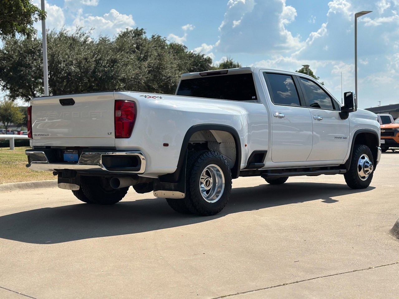 2022 Chevrolet Silverado 3500HD LT photo 2