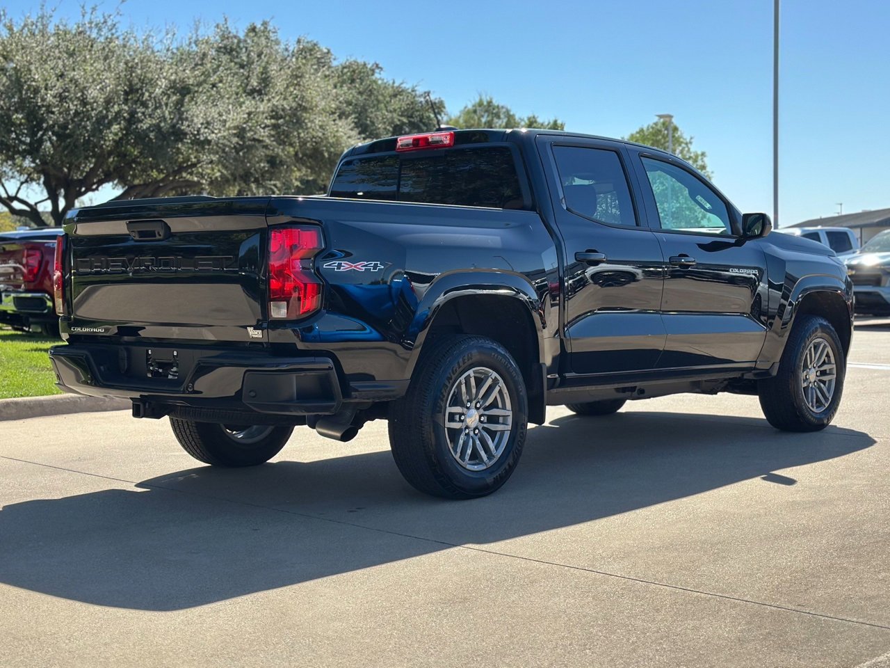 2025 Chevrolet Colorado Work Truck LT photo 2