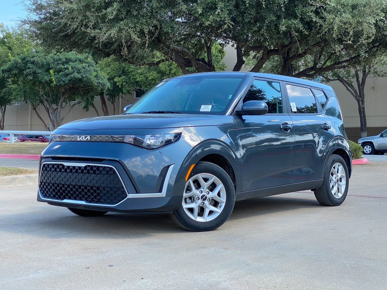 2024 Kia Soul LX photo 2