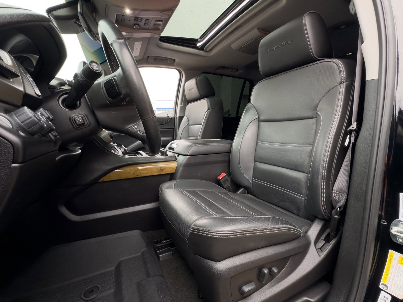 2017 Gmc Yukon Denali photo 2