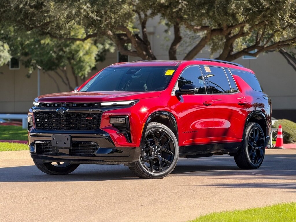 Used 2025 Chevrolet Traverse RS SUV