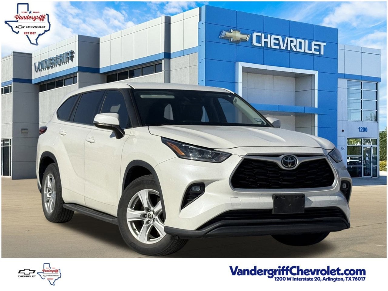 2020 Toyota Highlander LE's photo