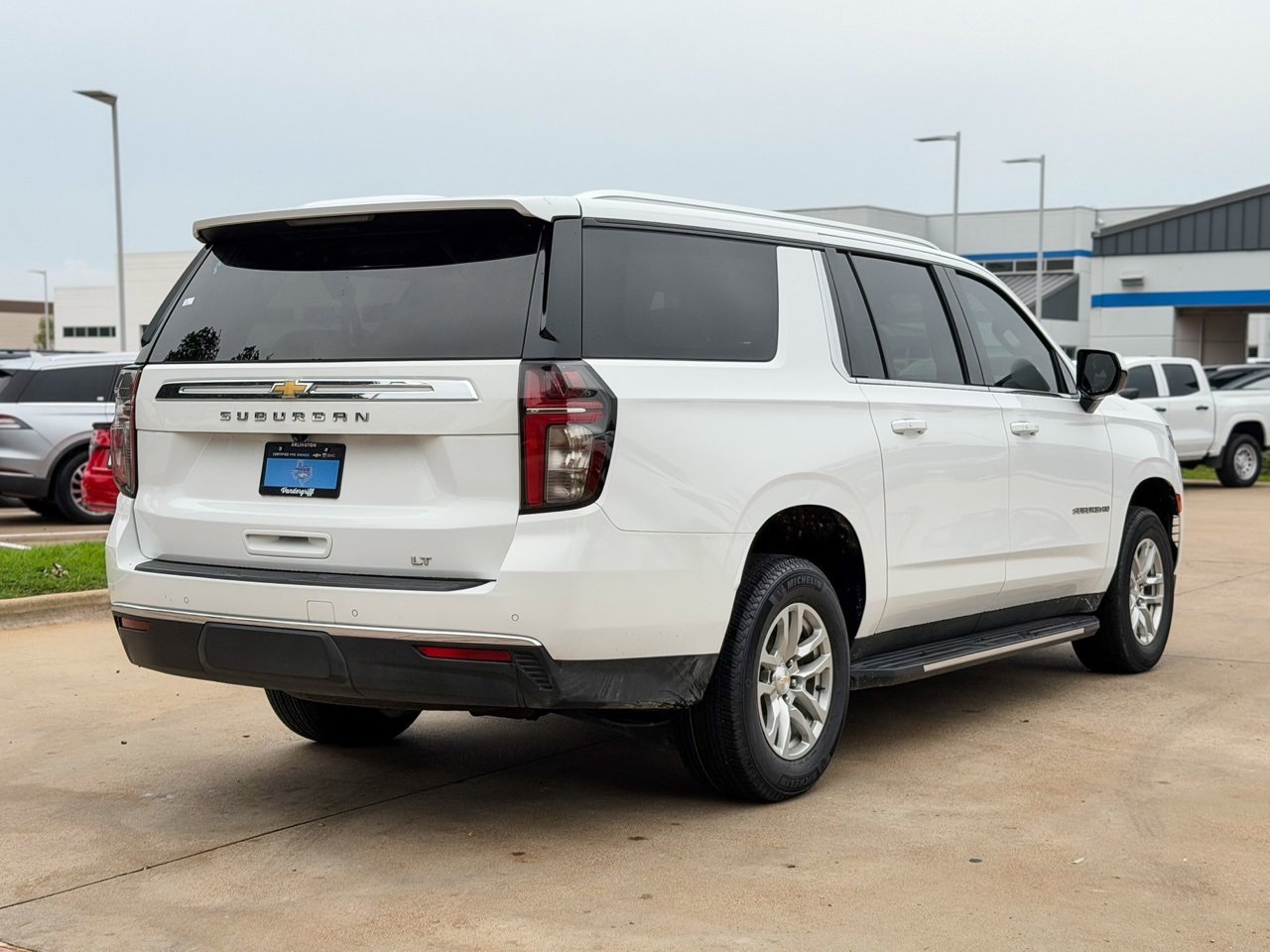 2024 Chevrolet Suburban LT photo 2