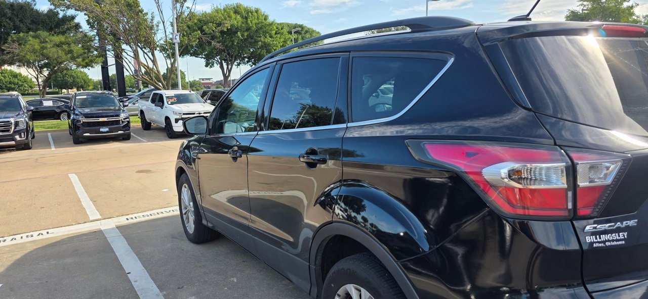 Used 2017 Ford Escape SE with VIN 1FMCU0G9XHUD96542 for sale in Arlington, TX